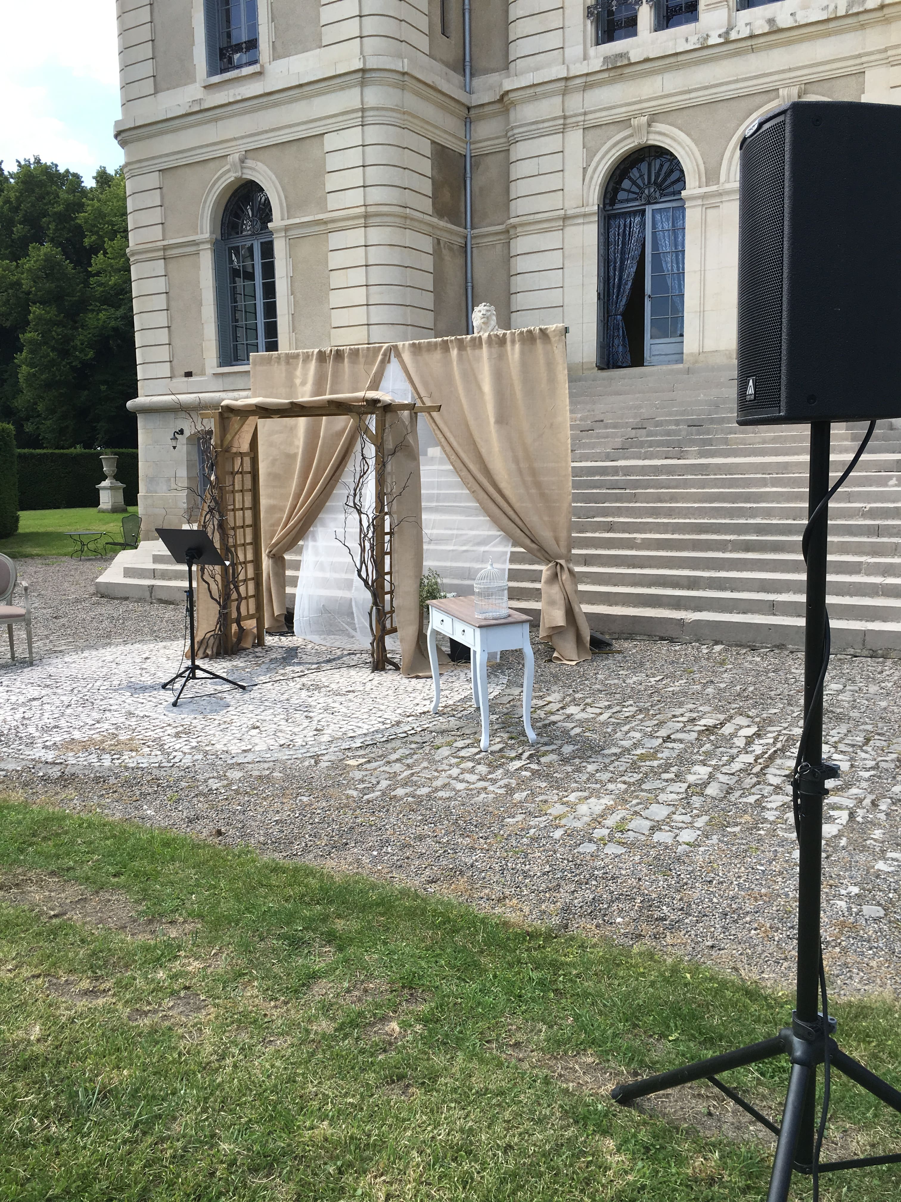 Photo d'une cérémonie laique au château de la canière
